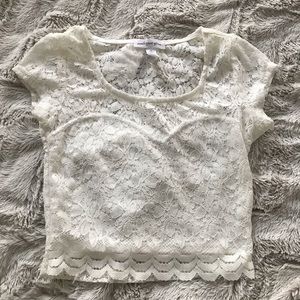 Ambiance top/cropped lace scalloped shirt